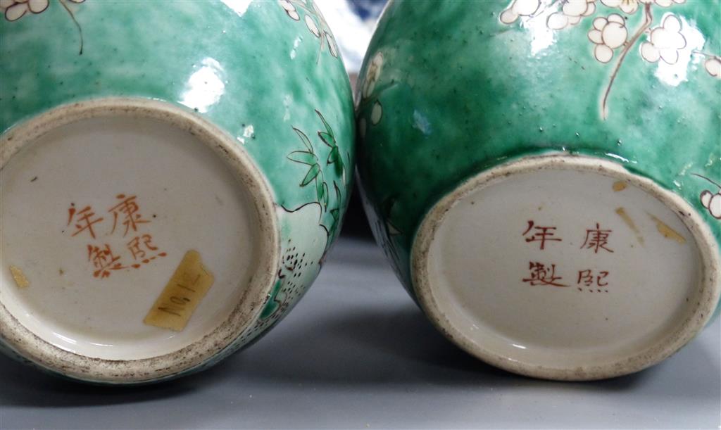 A pair of Chinese crackleglaze dishes and a pair of polychrome jars, late 19th/early 20th century
